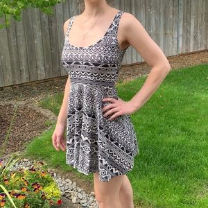 Aeropostale black and white sleeveless dress